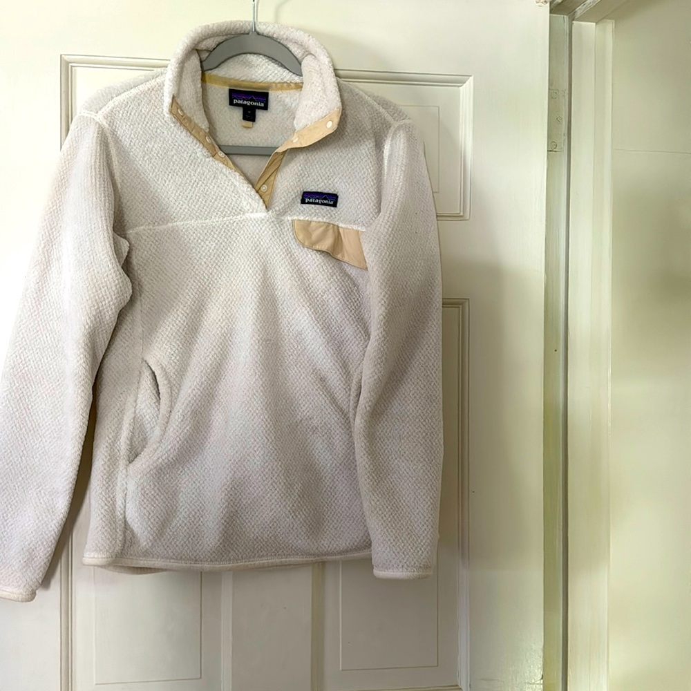 Size medium ivory Patagonia quarter zip